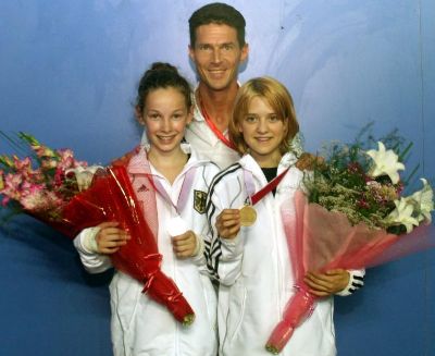 Erfolgstrio bei den Europameisterschaften in Georgien (v. l.): Vizeeuropameisterin Giuliana Federici, Trainer Markus Kohlöffel und die EM-Dritte Tabea Salow, alle BSV Friedrichshafen.