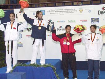 Bronze bei der Damen-WM in Garmisch: Thucuc Pham (2.v.r.)